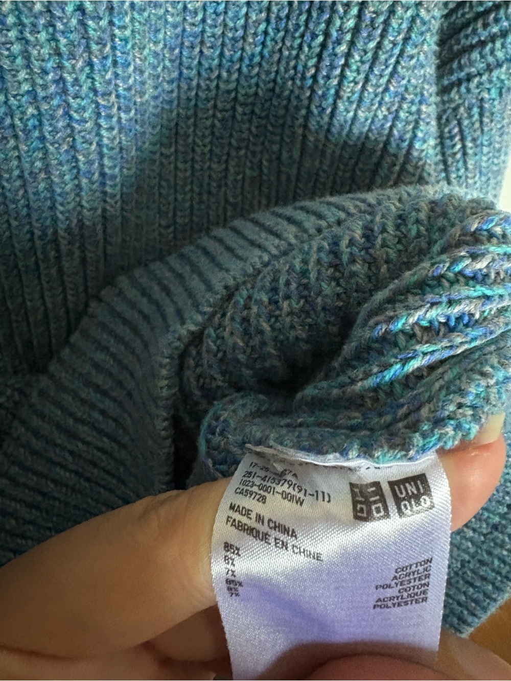Uniqlo Sweater - Picture 3 of 4